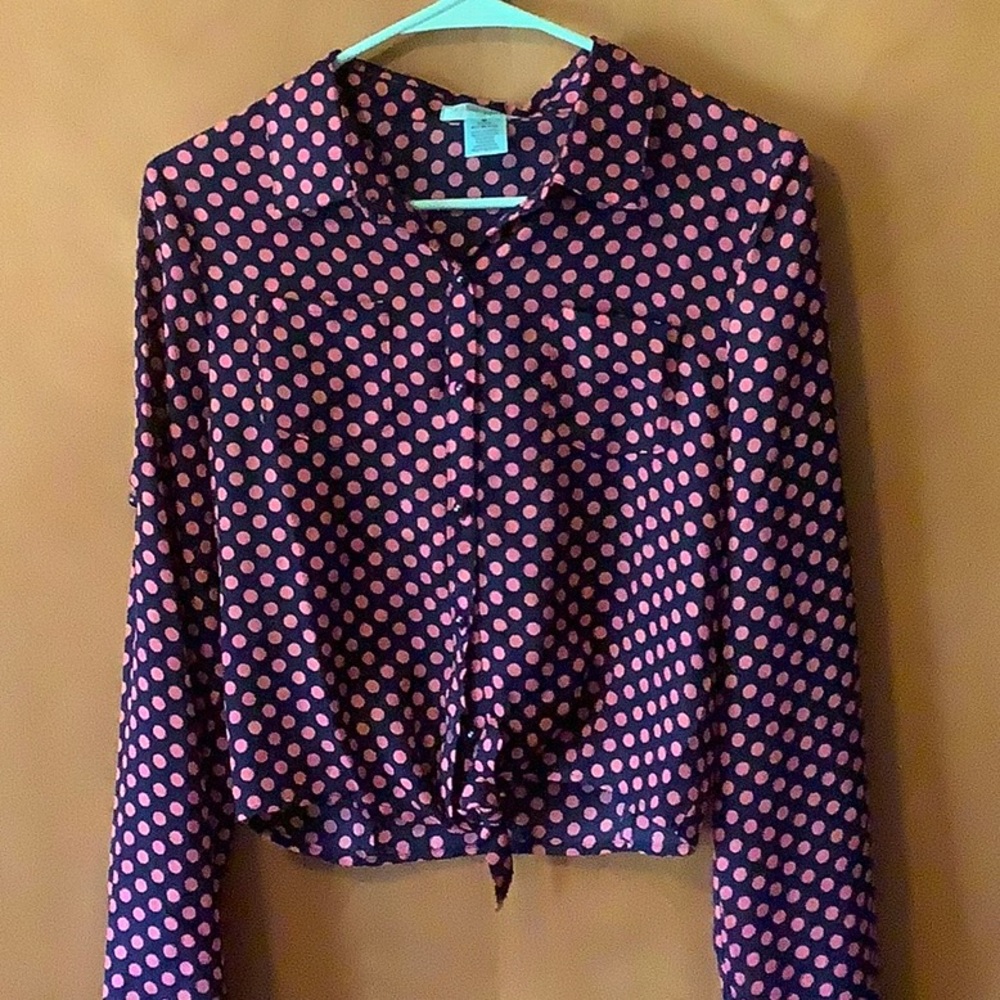 Size M long sleeved/ 3/4 sleeved blouse navy/salmon dots